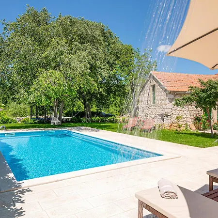 Holiday home Amazing In With Outdoor Swimming Pool