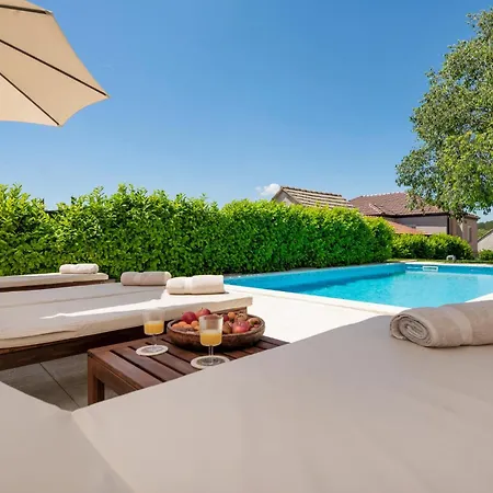 Holiday home Amazing In With Outdoor Swimming Pool